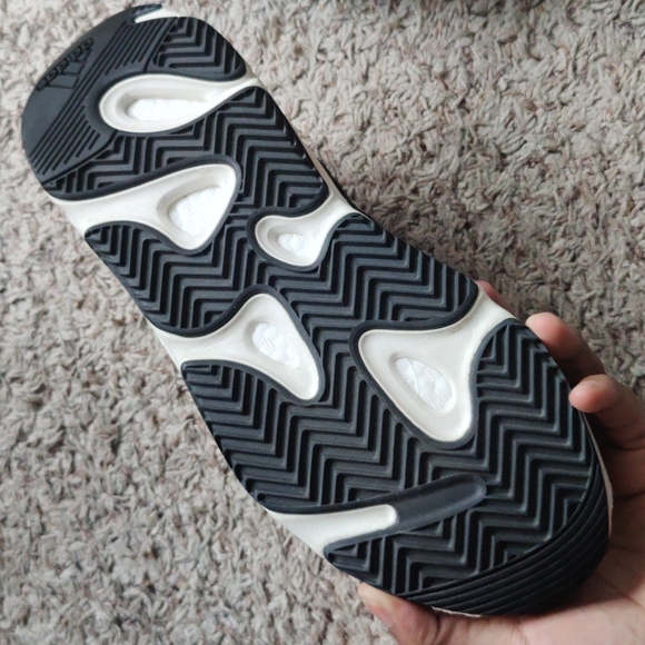 Yeezy Wave runner 700 - Picture 2 of 6